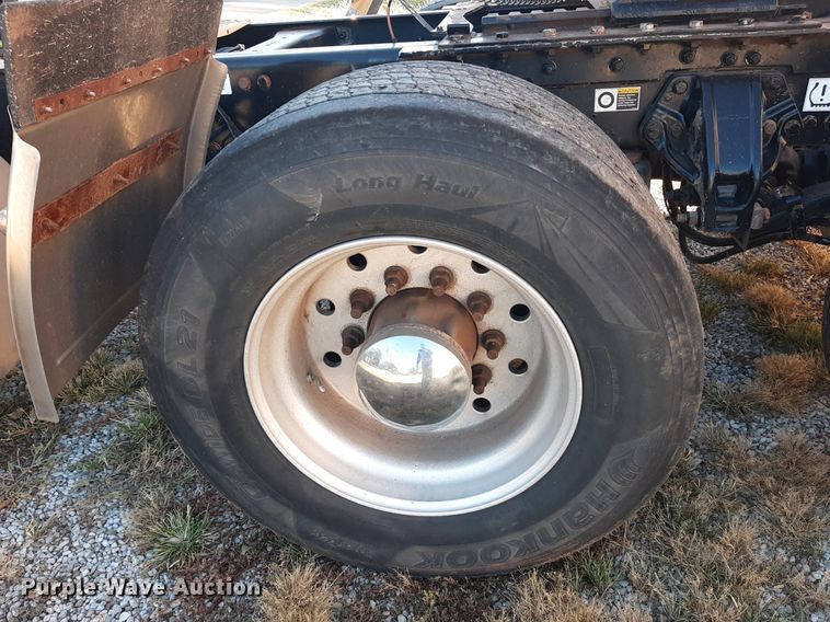 image for item DO3139 2015 Kenworth T680  semi truck