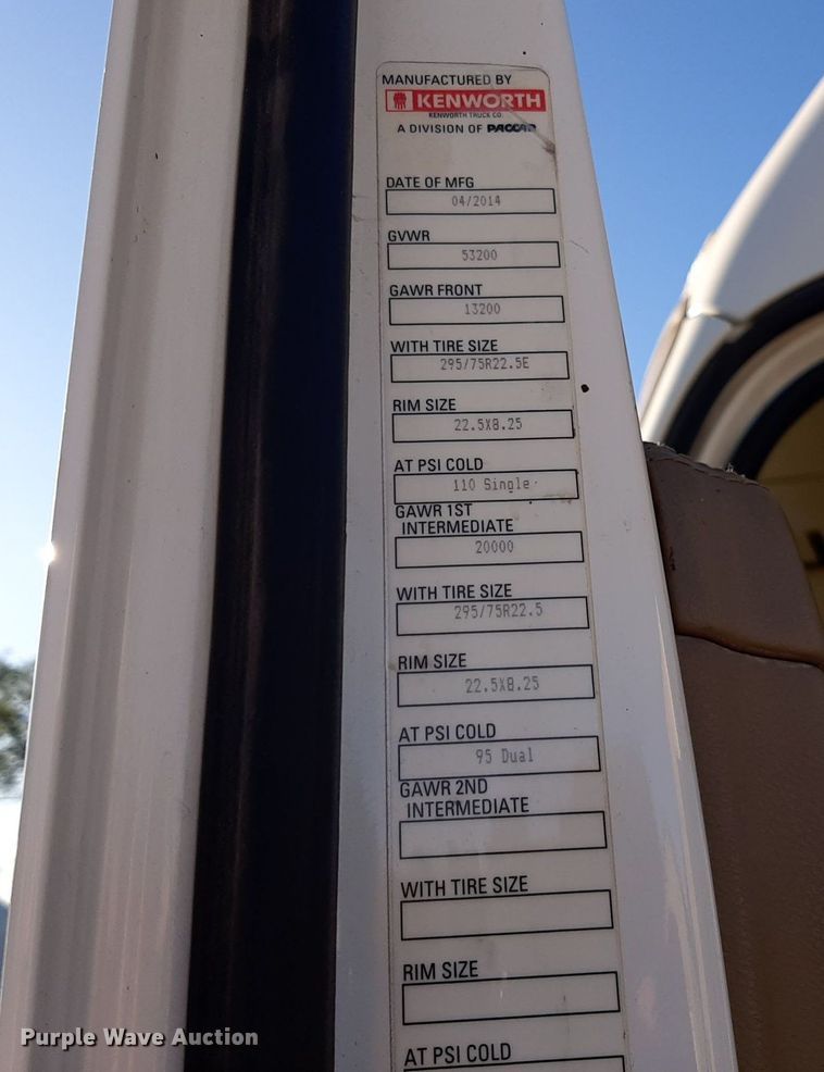 image for item DO3139 2015 Kenworth T680  semi truck