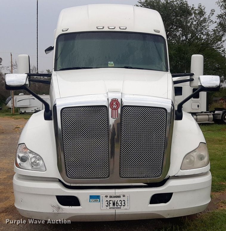 image for item DO3140 2015 Kenworth T680  semi truck