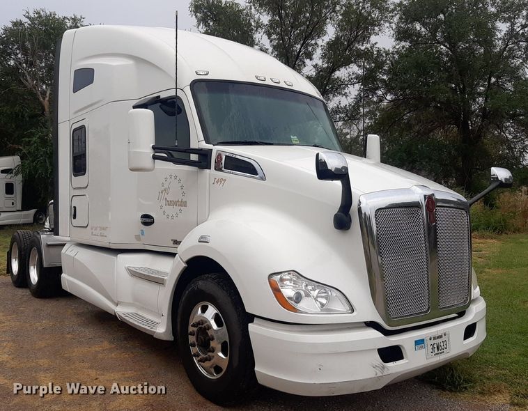 image for item DO3140 2015 Kenworth T680  semi truck
