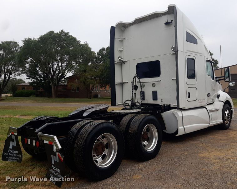 image for item DO3140 2015 Kenworth T680  semi truck
