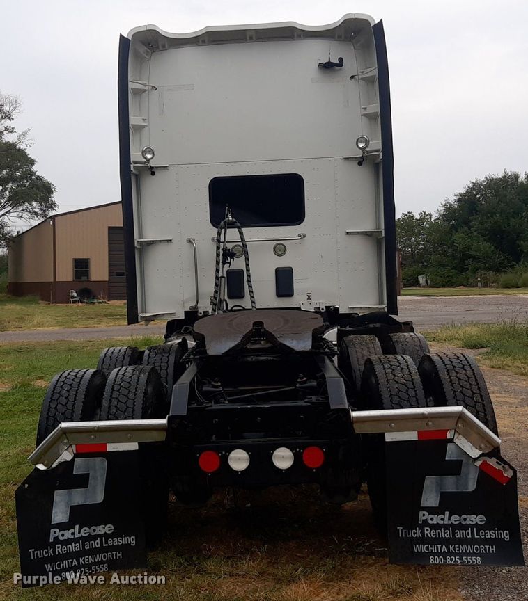 image for item DO3140 2015 Kenworth T680  semi truck