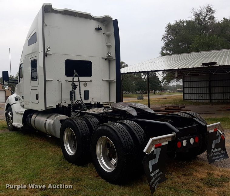 image for item DO3140 2015 Kenworth T680  semi truck