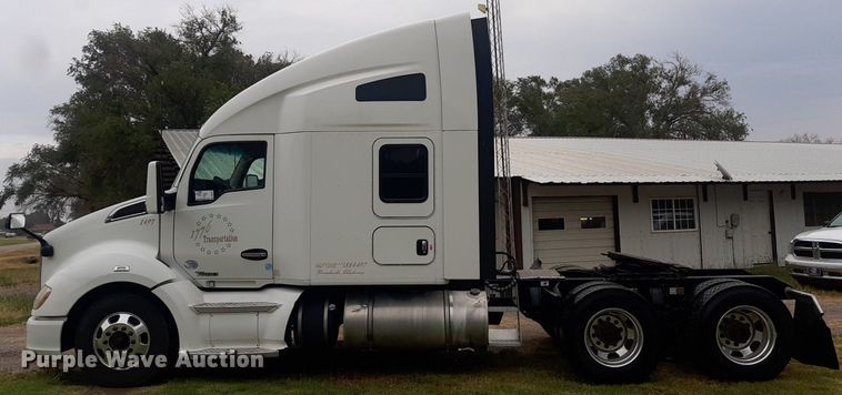 image for item DO3140 2015 Kenworth T680  semi truck