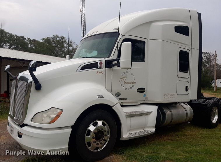image for item DO3140 2015 Kenworth T680  semi truck