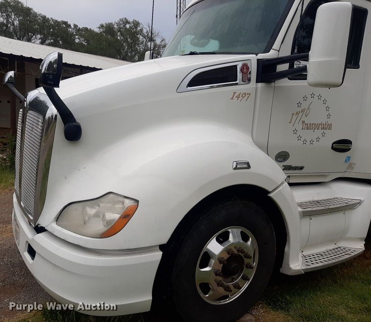 image for item DO3140 2015 Kenworth T680  semi truck