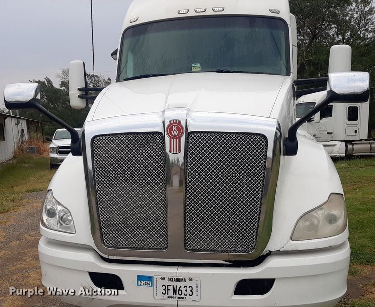 image for item DO3140 2015 Kenworth T680  semi truck