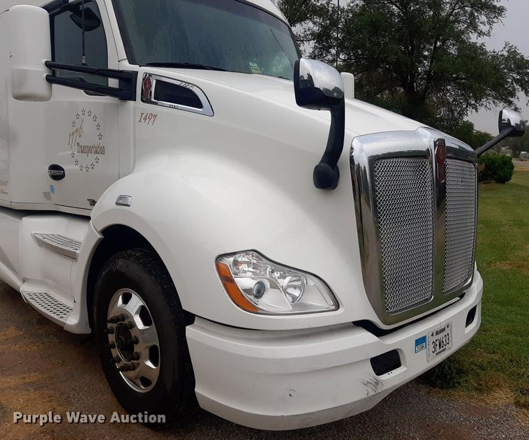 image for item DO3140 2015 Kenworth T680  semi truck