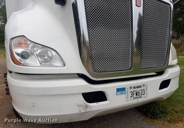 image for item DO3140 2015 Kenworth T680  semi truck