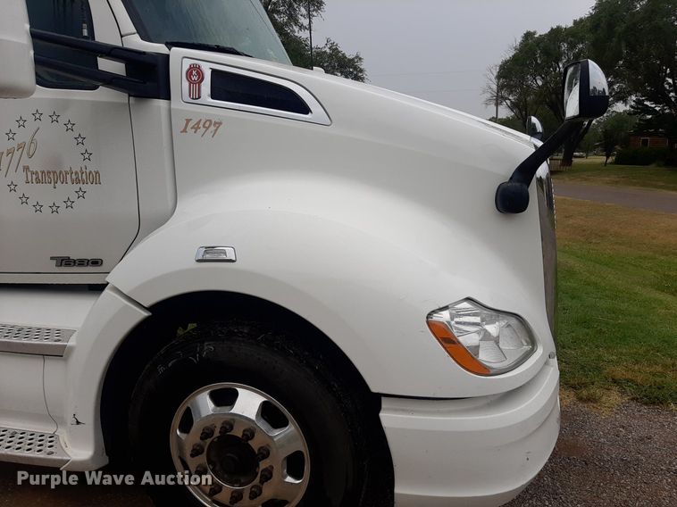 image for item DO3140 2015 Kenworth T680  semi truck