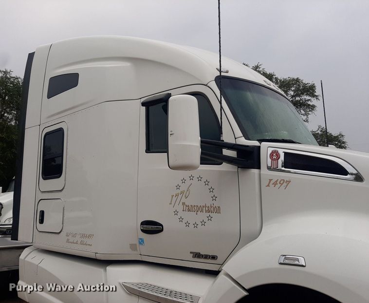 image for item DO3140 2015 Kenworth T680  semi truck