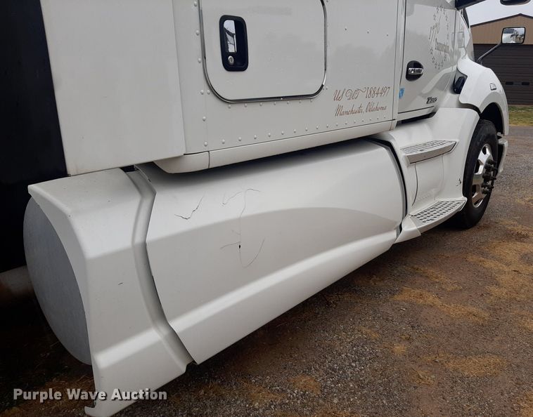 image for item DO3140 2015 Kenworth T680  semi truck