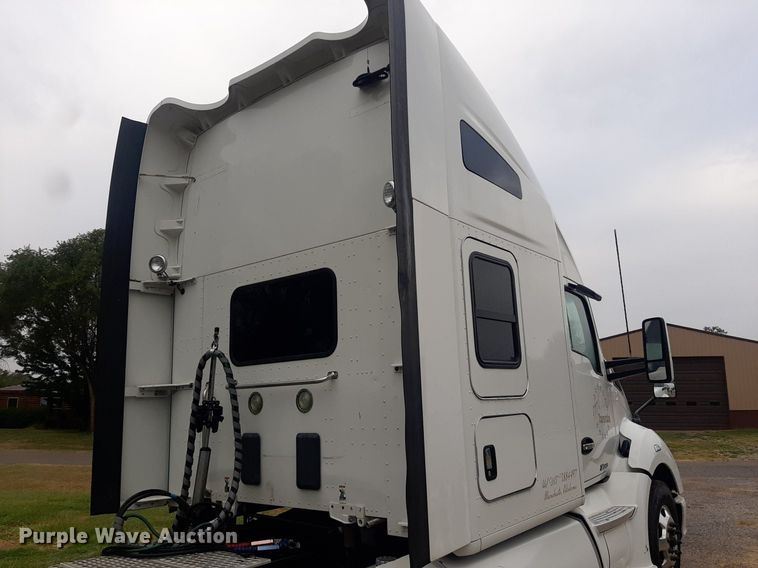 image for item DO3140 2015 Kenworth T680  semi truck
