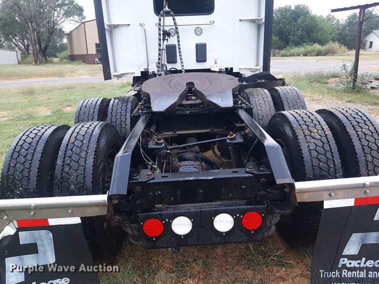 image for item DO3140 2015 Kenworth T680  semi truck