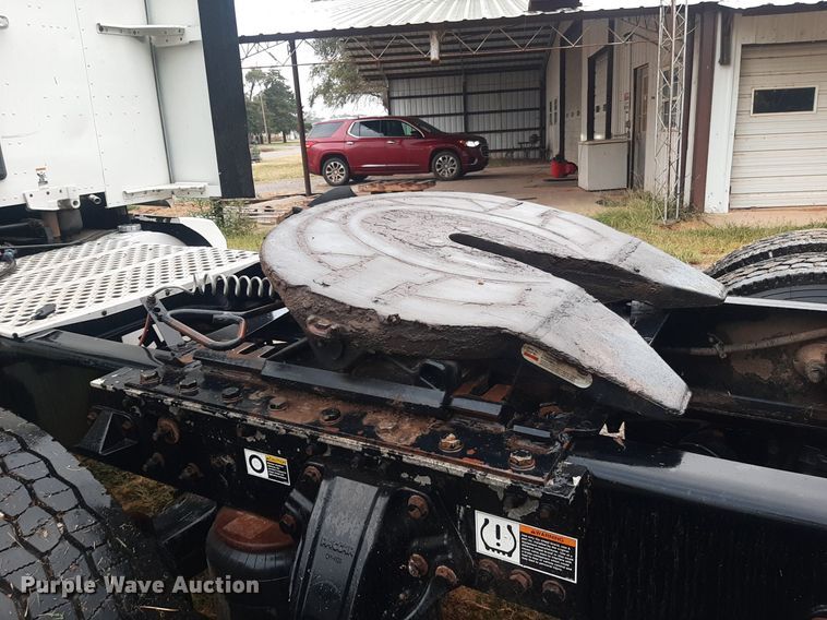 image for item DO3140 2015 Kenworth T680  semi truck