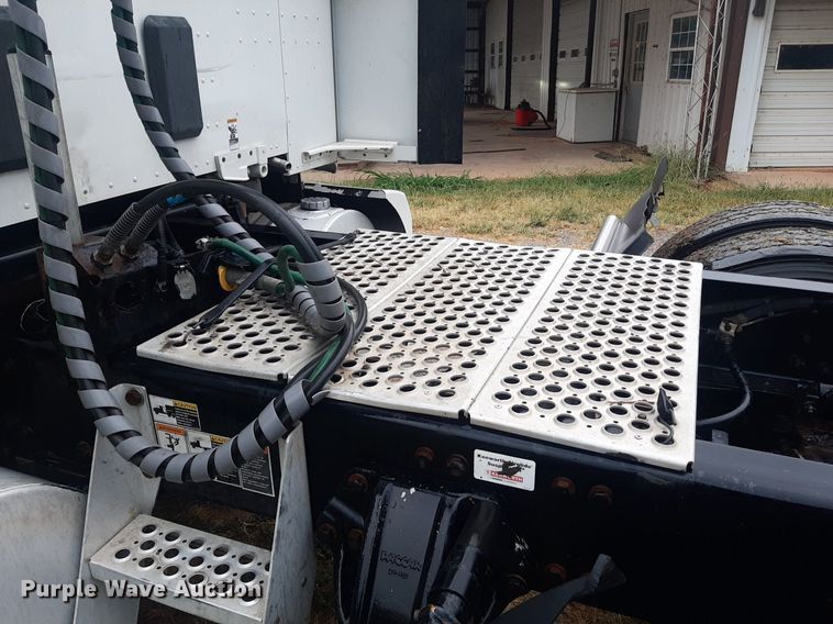 image for item DO3140 2015 Kenworth T680  semi truck