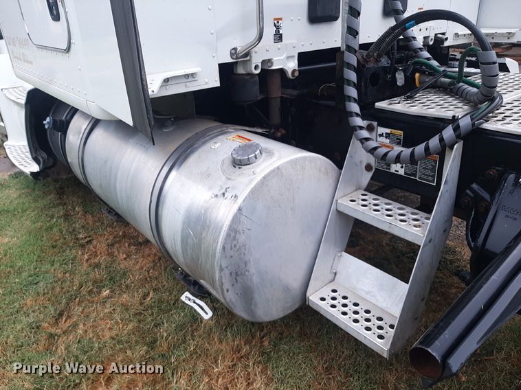 image for item DO3140 2015 Kenworth T680  semi truck