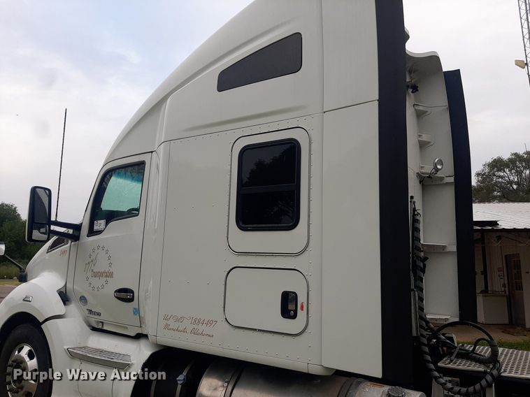 image for item DO3140 2015 Kenworth T680  semi truck