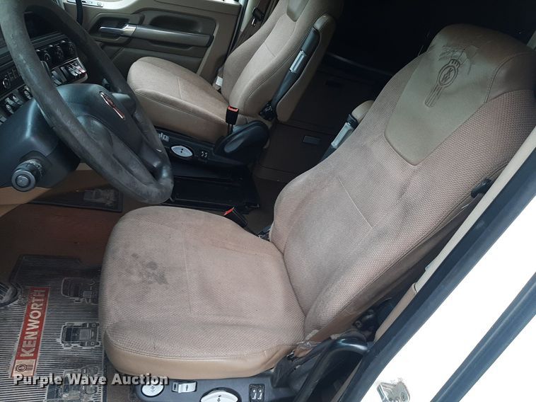 image for item DO3140 2015 Kenworth T680  semi truck