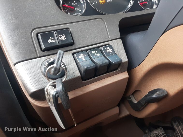 image for item DO3140 2015 Kenworth T680  semi truck