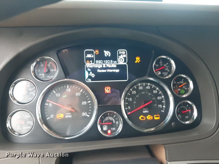 image for item DO3140 2015 Kenworth T680  semi truck