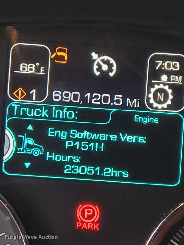 image for item DO3140 2015 Kenworth T680  semi truck