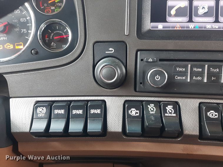 image for item DO3140 2015 Kenworth T680  semi truck