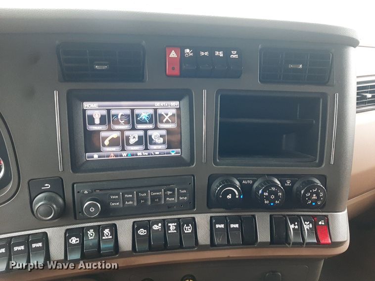 image for item DO3140 2015 Kenworth T680  semi truck