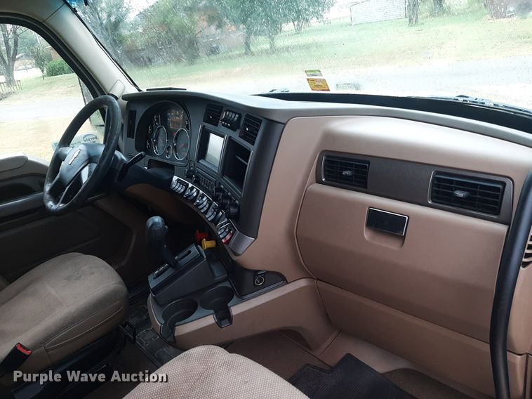 image for item DO3140 2015 Kenworth T680  semi truck