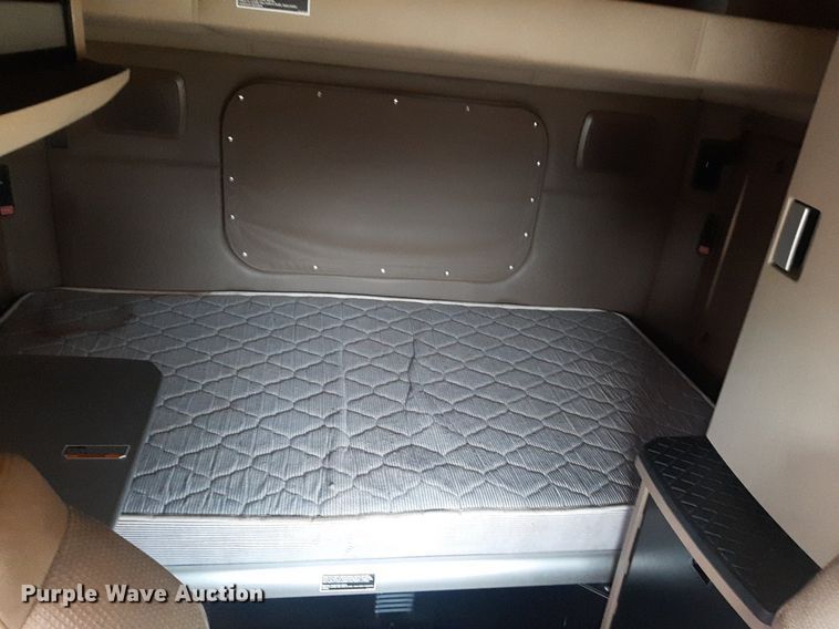 image for item DO3140 2015 Kenworth T680  semi truck