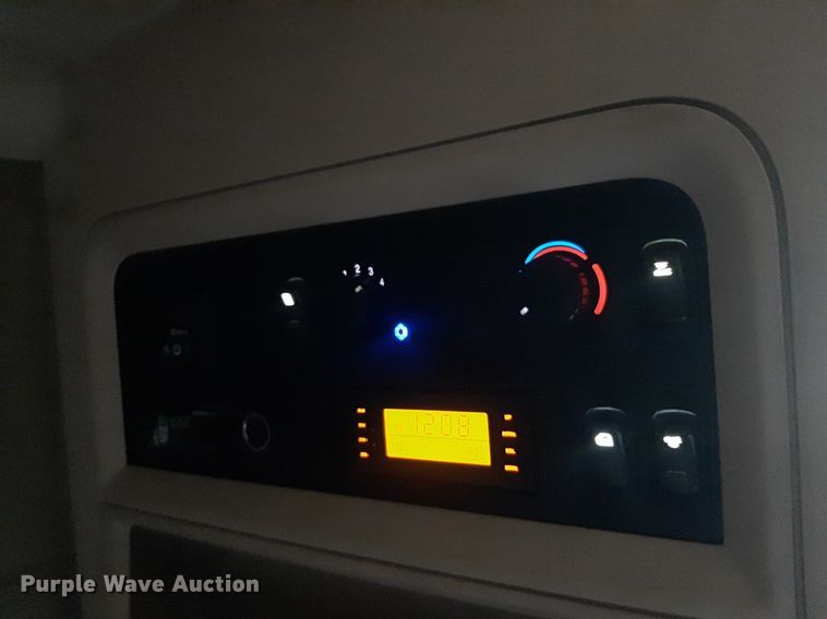 image for item DO3140 2015 Kenworth T680  semi truck