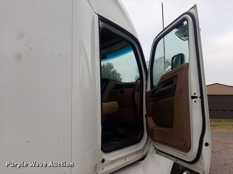 image for item DO3140 2015 Kenworth T680  semi truck