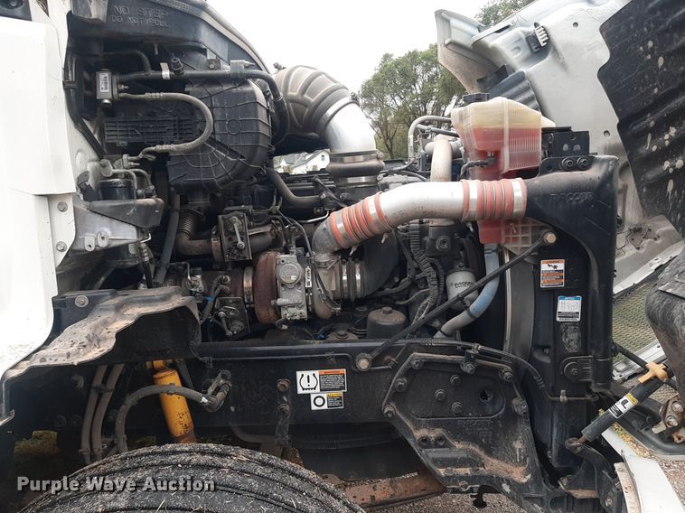 image for item DO3140 2015 Kenworth T680  semi truck