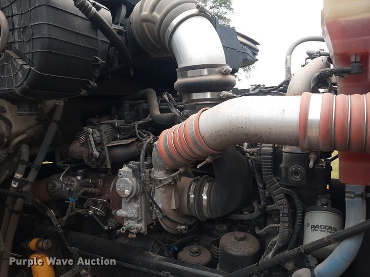 image for item DO3140 2015 Kenworth T680  semi truck