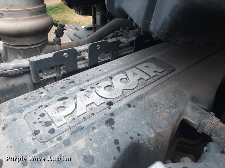 image for item DO3140 2015 Kenworth T680  semi truck