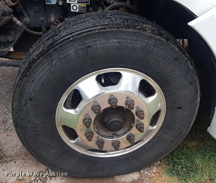 image for item DO3140 2015 Kenworth T680  semi truck