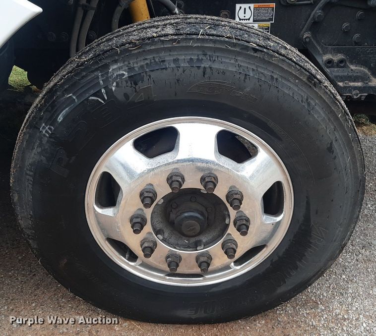 image for item DO3140 2015 Kenworth T680  semi truck