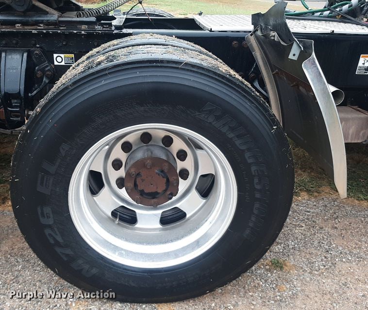 image for item DO3140 2015 Kenworth T680  semi truck