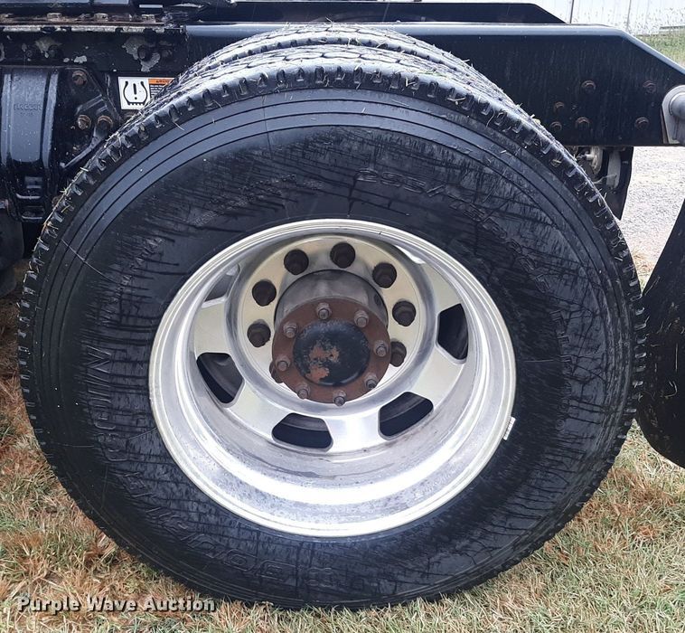 image for item DO3140 2015 Kenworth T680  semi truck