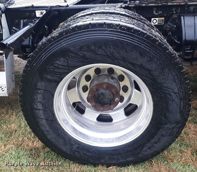 image for item DO3140 2015 Kenworth T680  semi truck