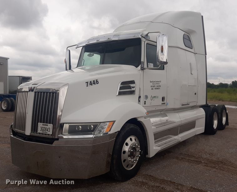 image for item DO3141 2016 Western Star 5700  semi truck