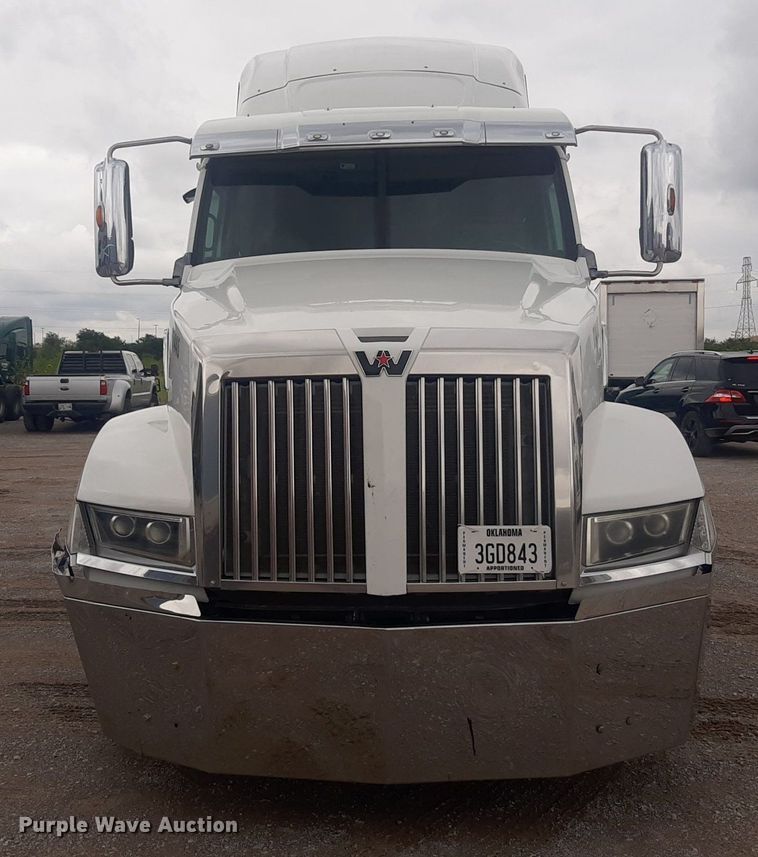 image for item DO3141 2016 Western Star 5700  semi truck
