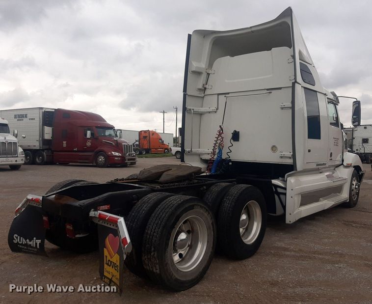 image for item DO3141 2016 Western Star 5700  semi truck