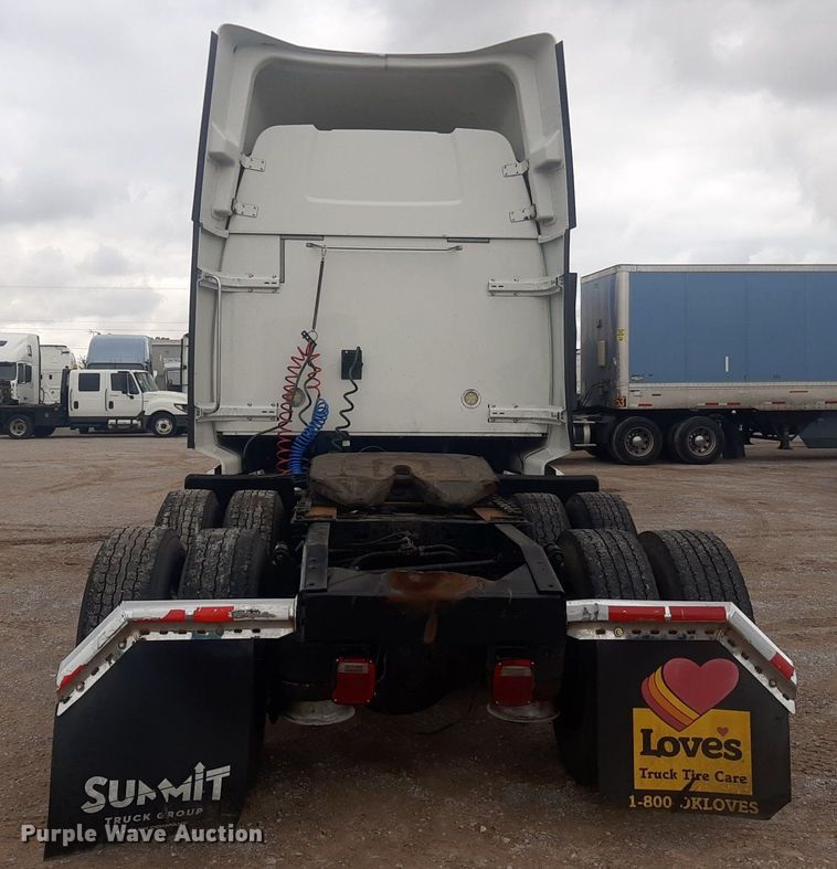 image for item DO3141 2016 Western Star 5700  semi truck