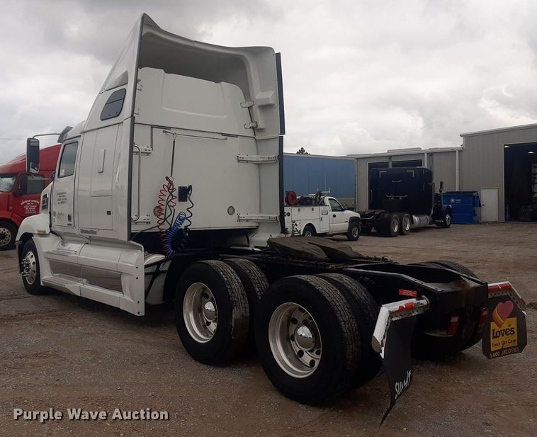 image for item DO3141 2016 Western Star 5700  semi truck