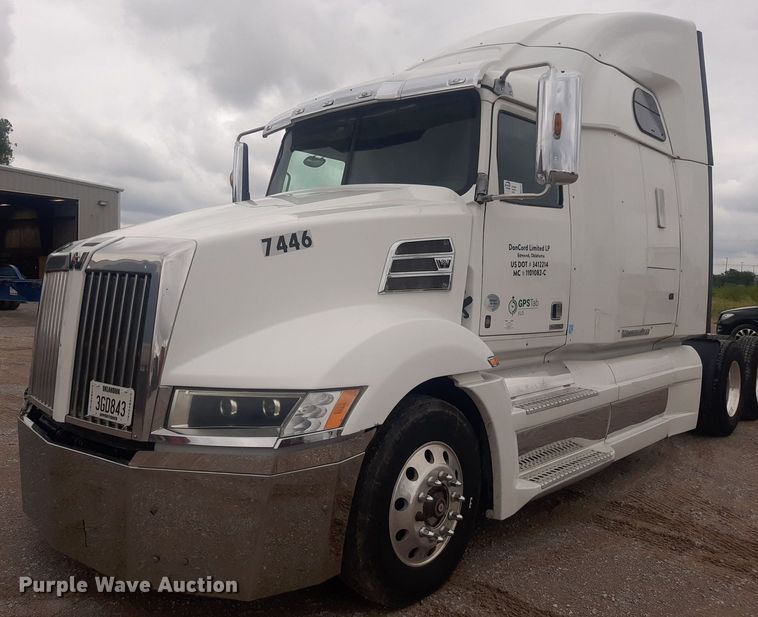 image for item DO3141 2016 Western Star 5700  semi truck