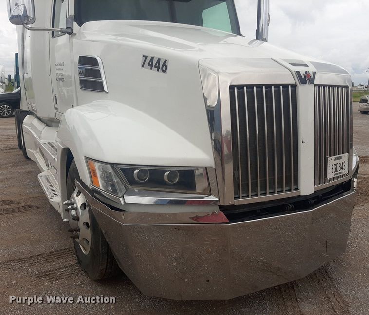 image for item DO3141 2016 Western Star 5700  semi truck