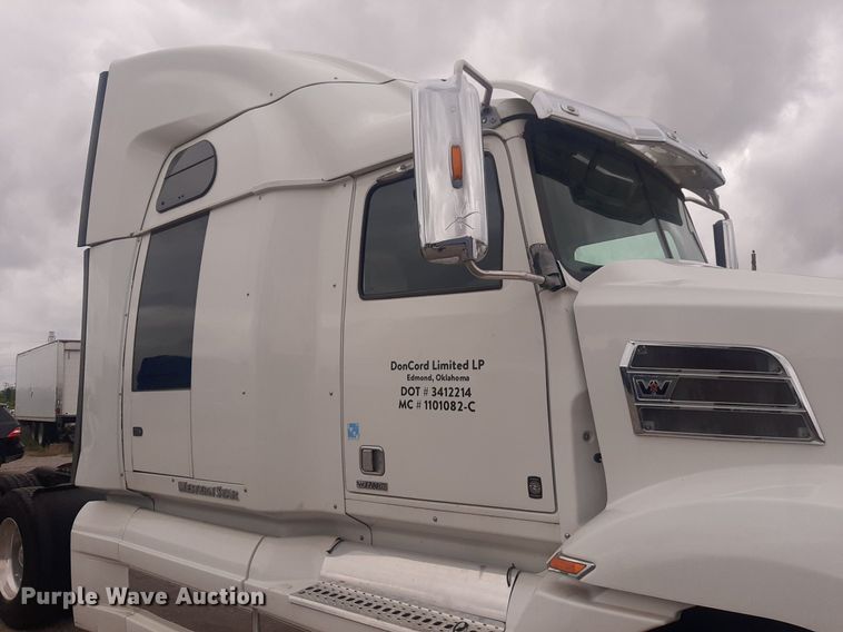 image for item DO3141 2016 Western Star 5700  semi truck