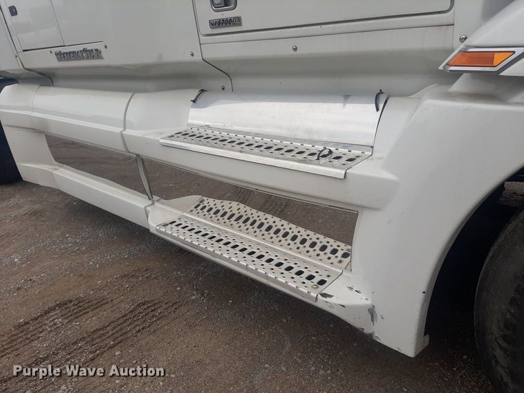 image for item DO3141 2016 Western Star 5700  semi truck
