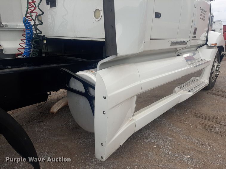 image for item DO3141 2016 Western Star 5700  semi truck